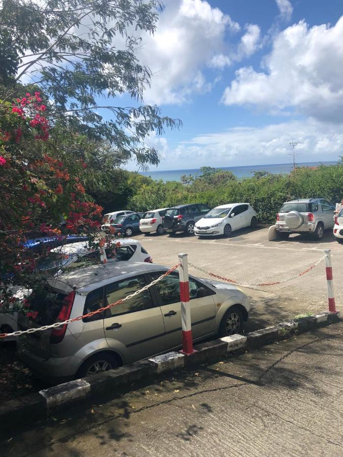 studio Sainte Anne 2mn a pieds de la plage ,possibilité location de voiture CV acceptés Exterior foto