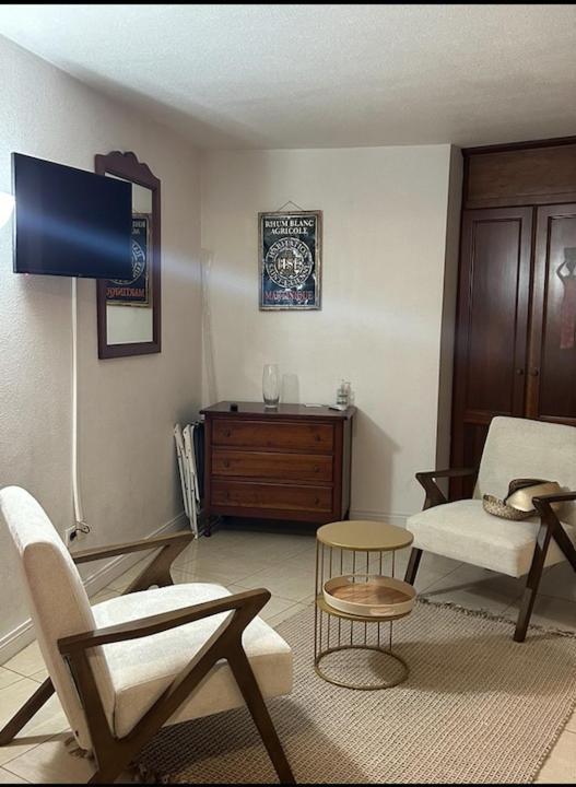 studio Sainte Anne 2mn a pieds de la plage ,possibilité location de voiture CV acceptés Exterior foto